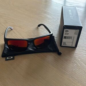 NWT Oakley Holbrook Sunglasses